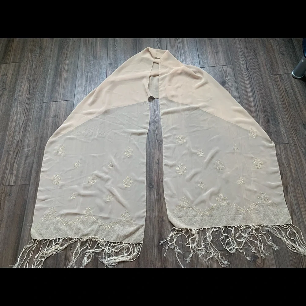 Elegant Beige Embroidered scarf